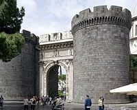 Castel Capuano en Porta Capuana