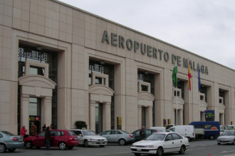 Luchthaven van Malaga: Van en naar Malaga centrum of Costa Del Sol met bus, trein of taxi